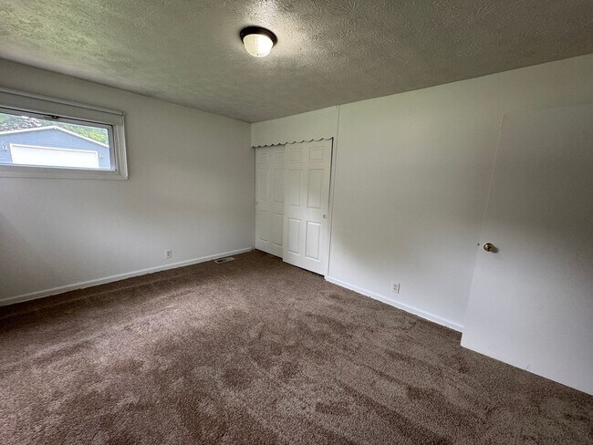 Building Photo - Greenwood 3 Bedroom 2 Bath