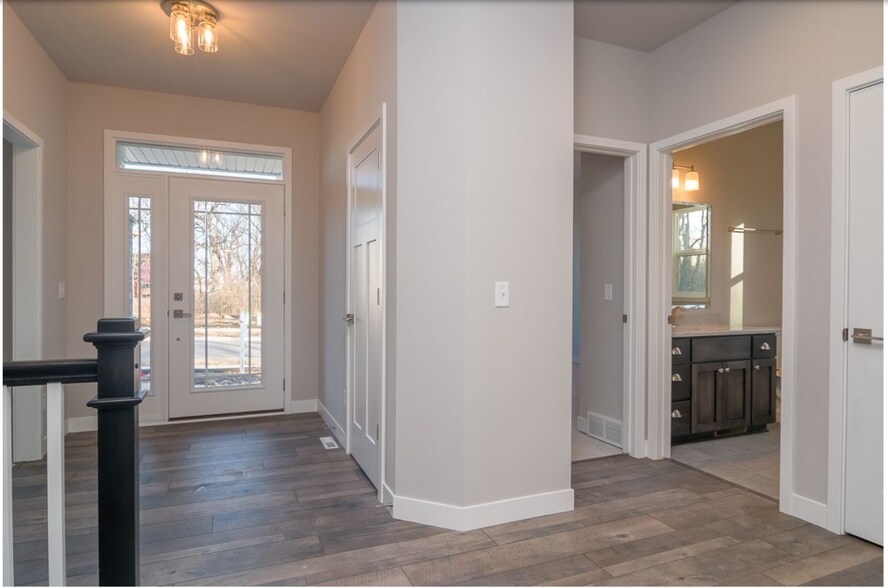 Building Photo - 615 Clear Pond Way