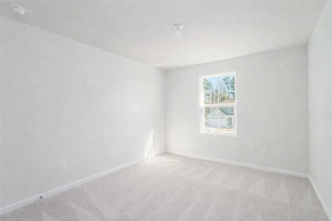 Building Photo - 3 bedrooms, 2 1/2 bathrooms in Richmond Hill's Heartwood Community