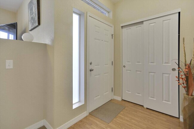 Building Photo - 204 Illinois Dr