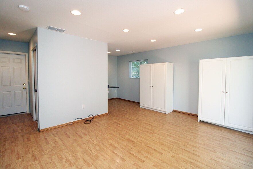 Building Photo - 6235 NE Shaver St