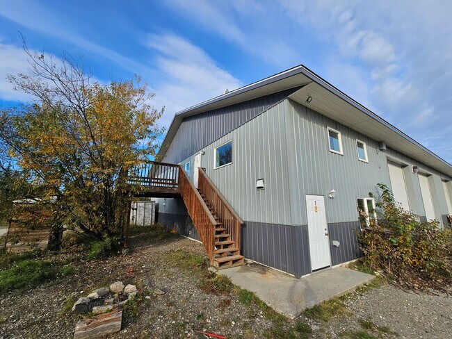 Primary Photo - 1050 Deere St