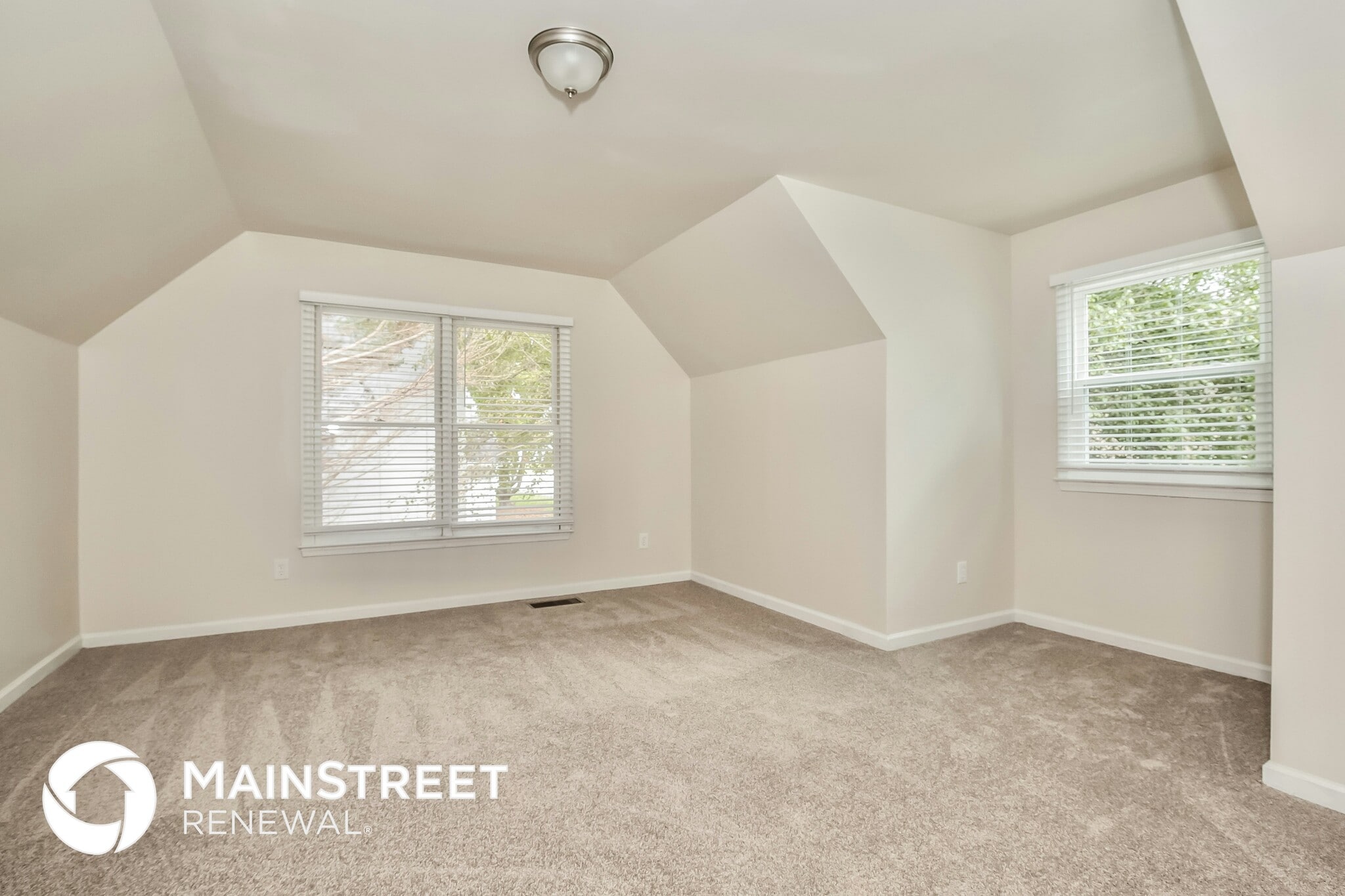 Building Photo - 8 Brackenwood Ct