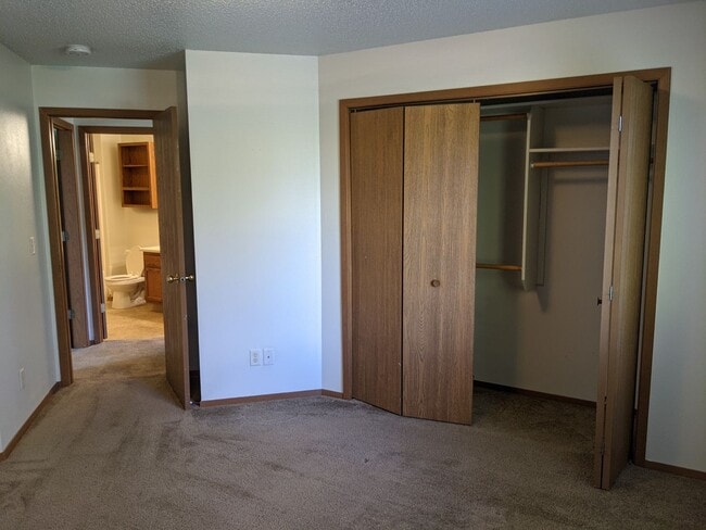 Building Photo - Quiet Neighborhood in Tiffin - 2 Bedroom 1 Bath Condo