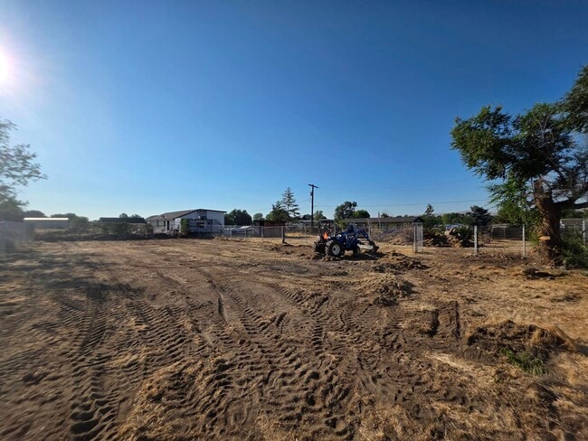 Building Photo - 2021 N Rd 48