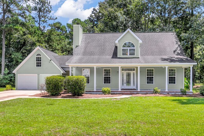Primary Photo - 4 Bedroom 2.5 Bathroom single family home ...