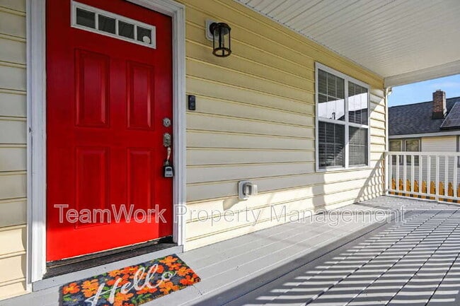 Building Photo - 1124 5th Ave