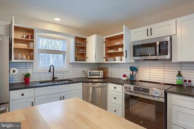 Building Photo - 1365 Roundtop Rd