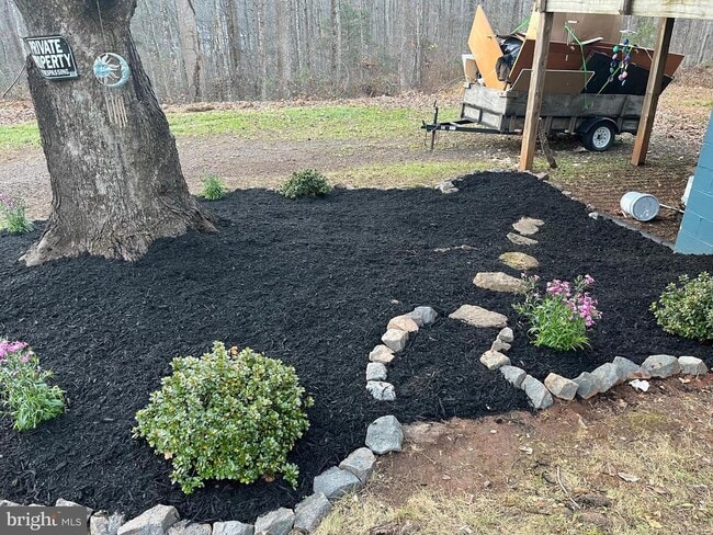 Building Photo - 4127 Cabin Rd