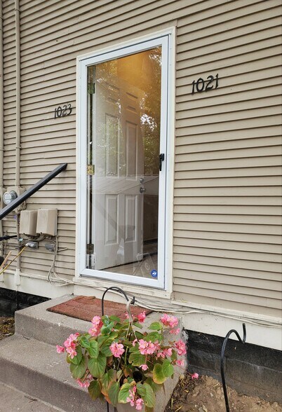 Back entrance - 1023 James Ave N