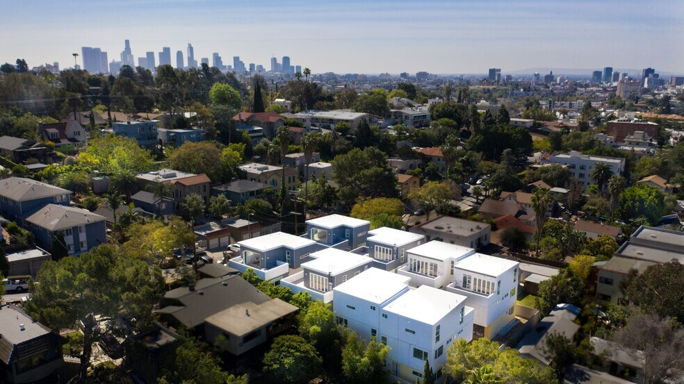 Building Photo - 857 1/2 Hyperion Ave
