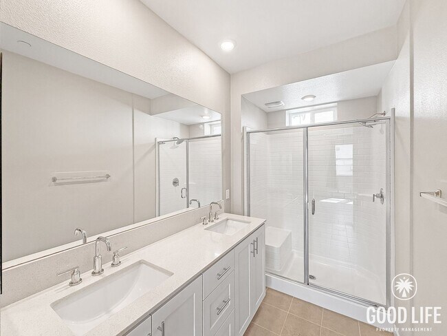 Building Photo - Stunning 2B/2BA Townhome in Mira Mesa for Rent!