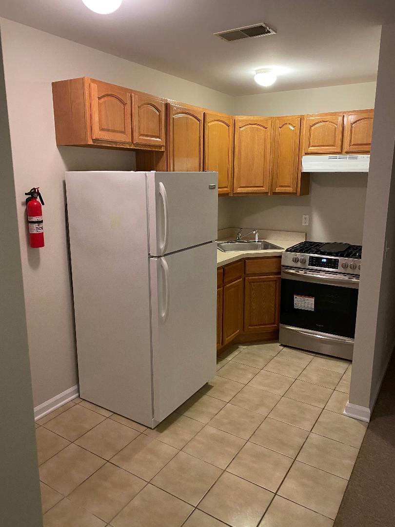 Modern Kitchen w/new stove - 38 Main St