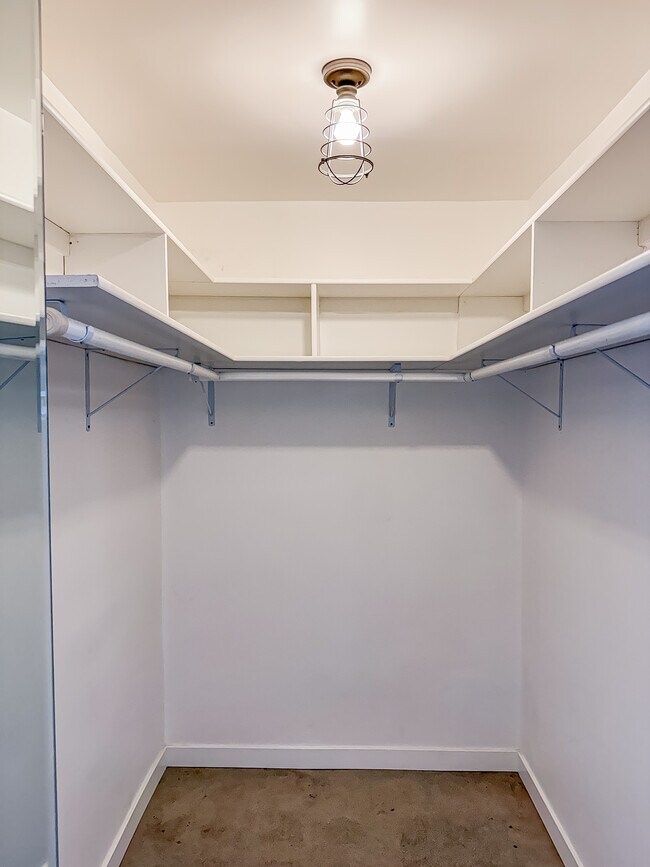 Building Photo - 3809 Floral Dr