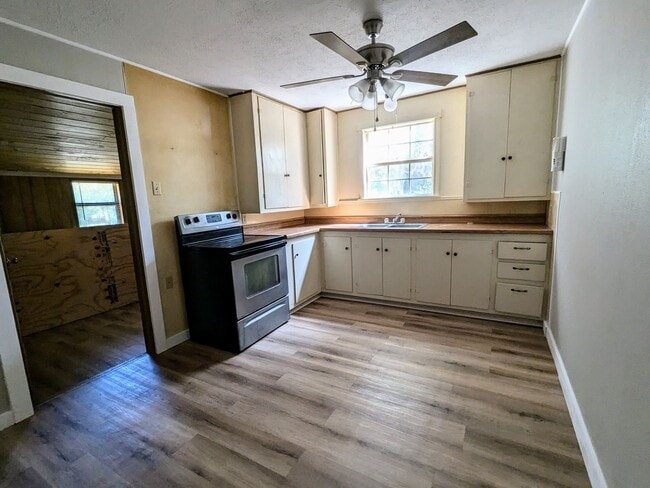 Building Photo - Coming Soon! 3 Bedroom