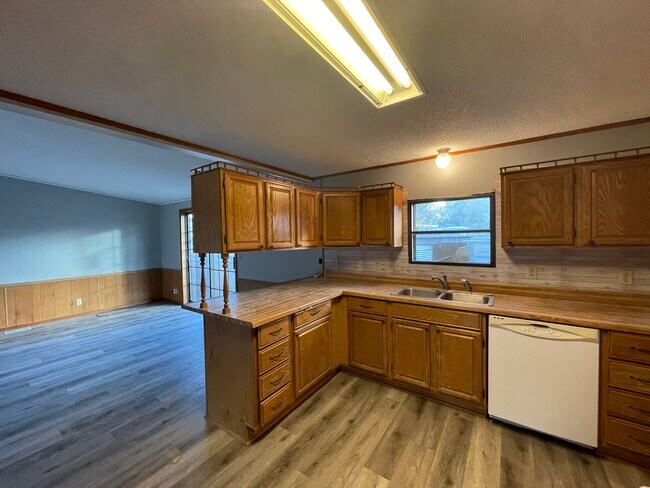 Building Photo - 5601 SW Lakefront Ln S