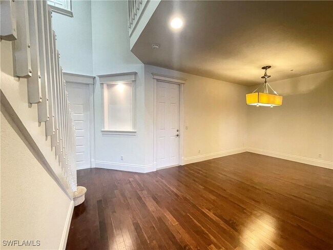 Building Photo - 1370 Mariposa Cir