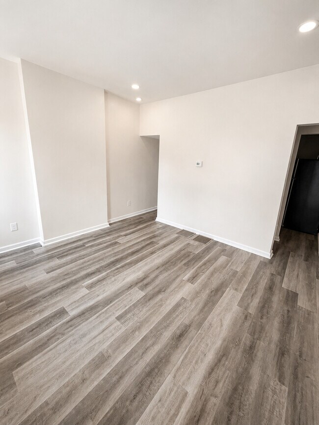 Building Photo - 2519 Mutter St