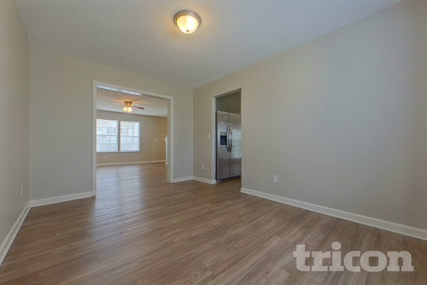 Building Photo - 410 Fox Trot Dr
