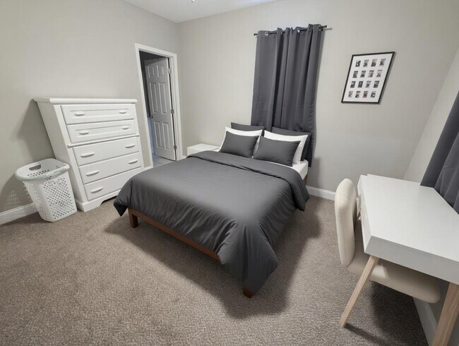 Building Photo - 453 S Main Ave