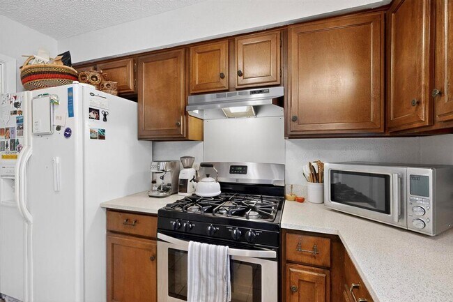 Building Photo - 7304 Eganhill Dr