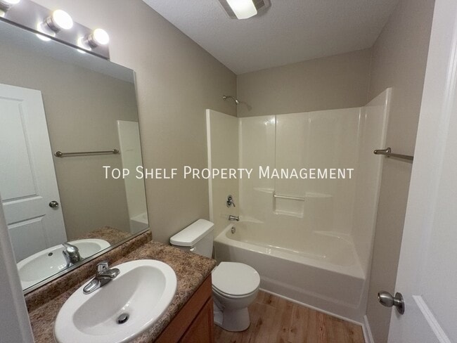 Building Photo - 386 NE Satinwood-