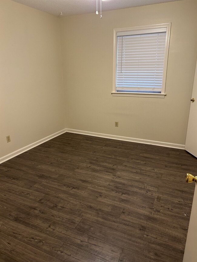 Building Photo - 2752 Satellite St