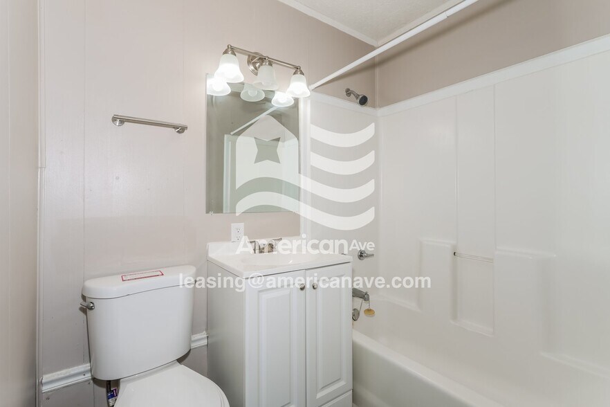 Building Photo - 1118 Alderman St NE