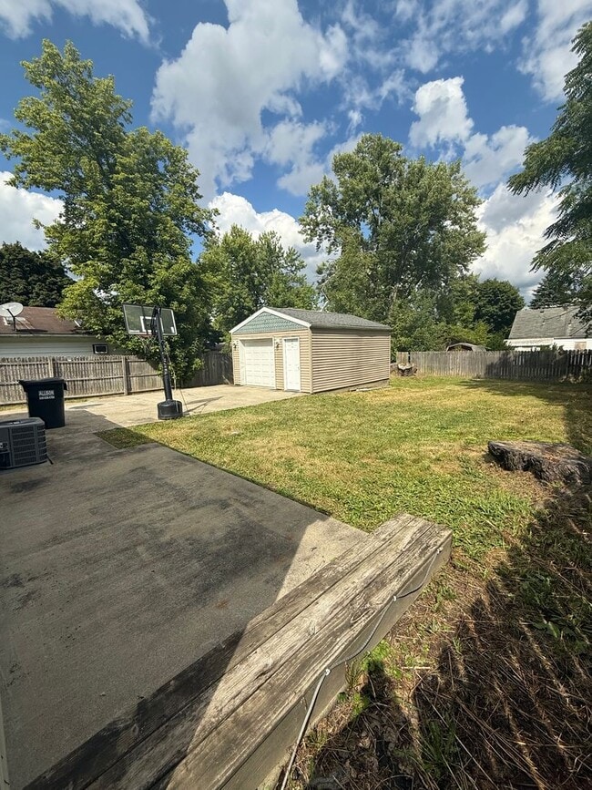 Building Photo - Austintown, Updated 3/4 Bedroom, 1 1/2 Bat...