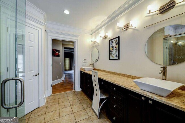 Building Photo - 834 Clifton Heights Ln NE