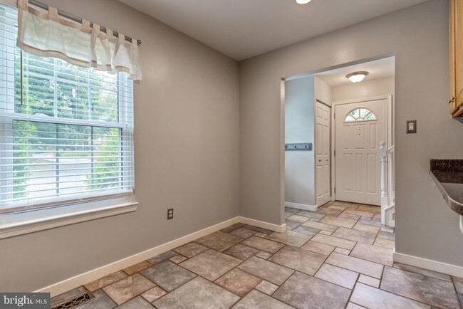 Building Photo - 6414 Old Scotts Ct