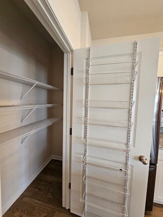 Building Photo - Bell's Lake-Longs