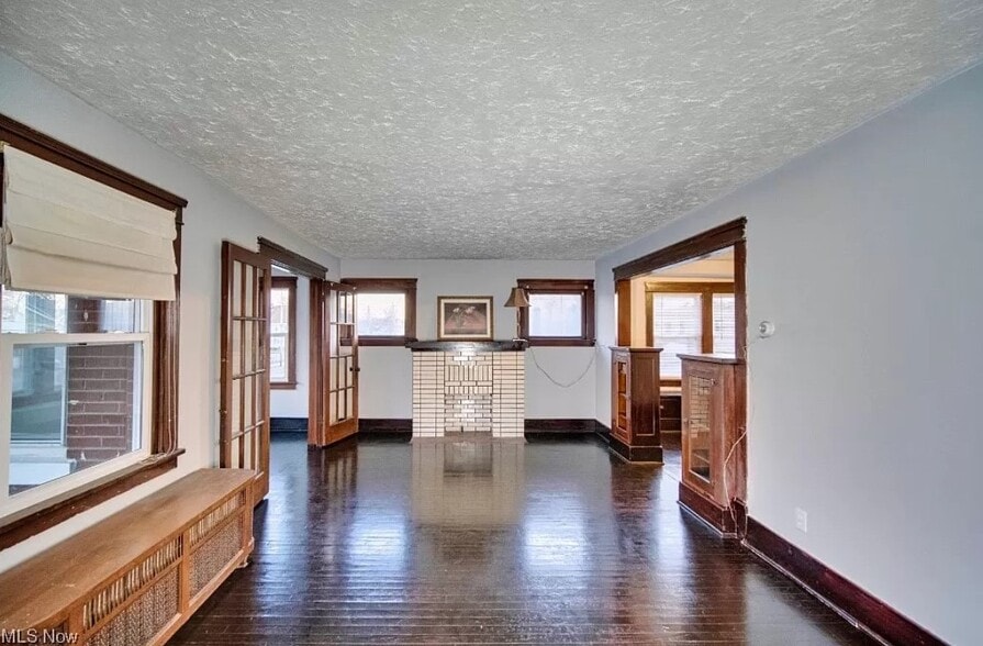 Building Photo - 2402 Elyria Ave
