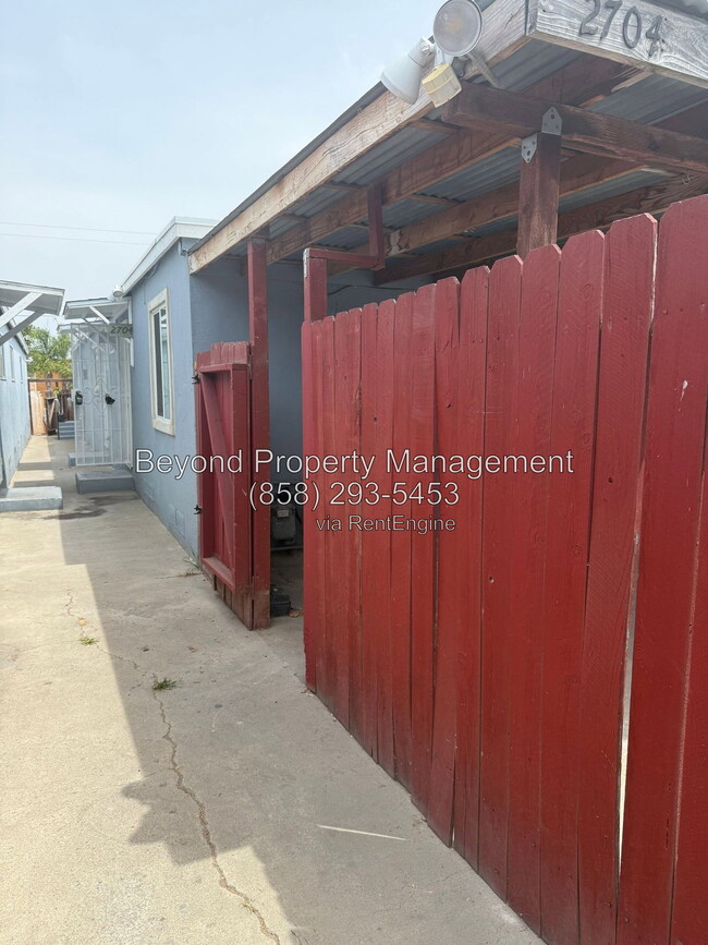 Building Photo - 2704 Highland Ave