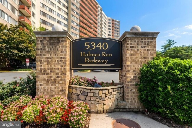 Building Photo - 5340 Holmes Run Pkwy