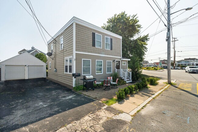 Building Photo - 2 Dover Ave