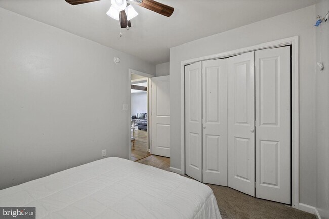 Building Photo - 120 Shady Oaks Ln