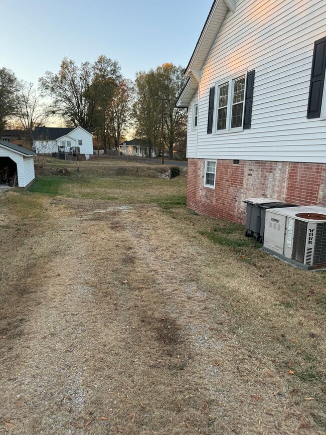 Building Photo - Fully remodeled, 2 bed 1 bath house, Walk to downtown Kannapolis!