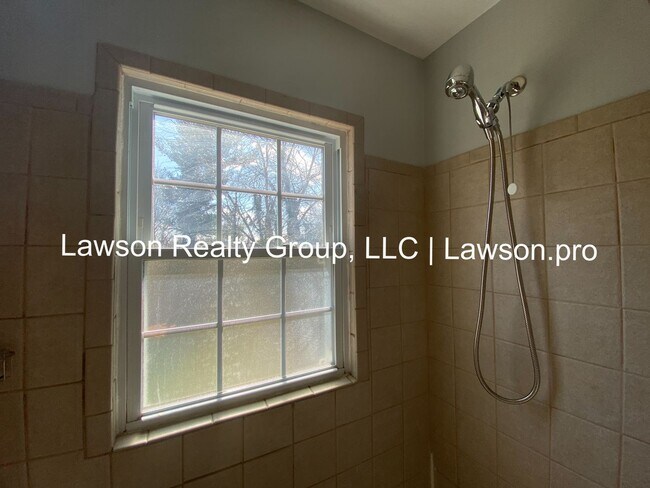 Building Photo - Raleigh Court -Three Bedroom Ranch with Basement