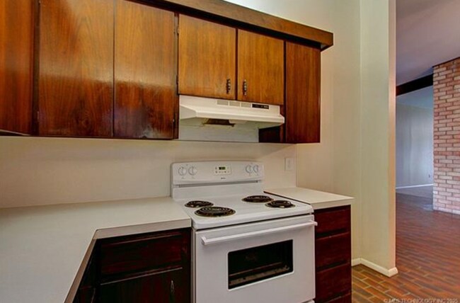 Building Photo - 48th Pl Duplex