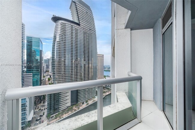 Building Photo - 475 Brickell Ave