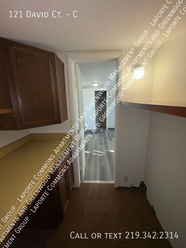 Building Photo - 121 David Ct