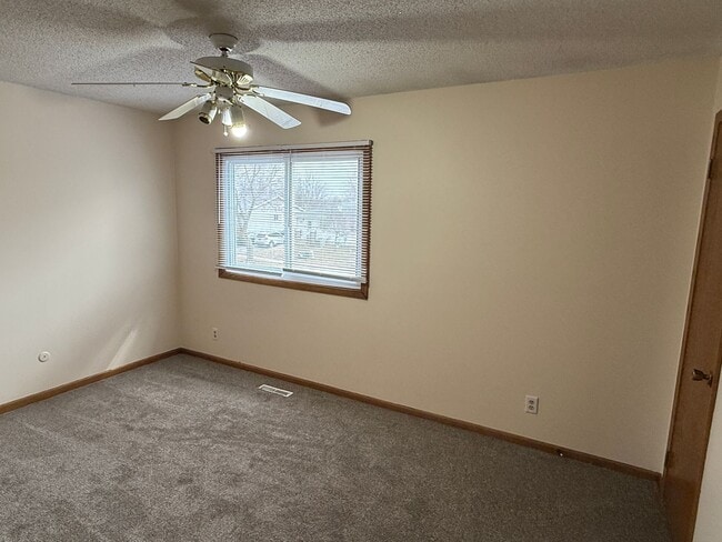 Building Photo - Two Bedroom Apartment in Rochester MN