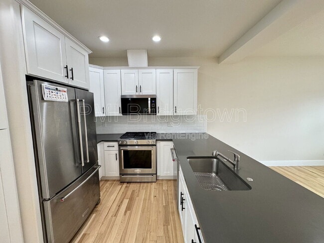 Building Photo - 8804 N Edison St