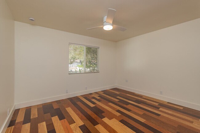 Building Photo - 1162 Camille Dr