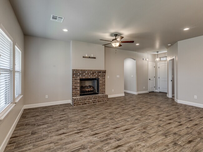 Building Photo - 4505 Black Mesa Ln