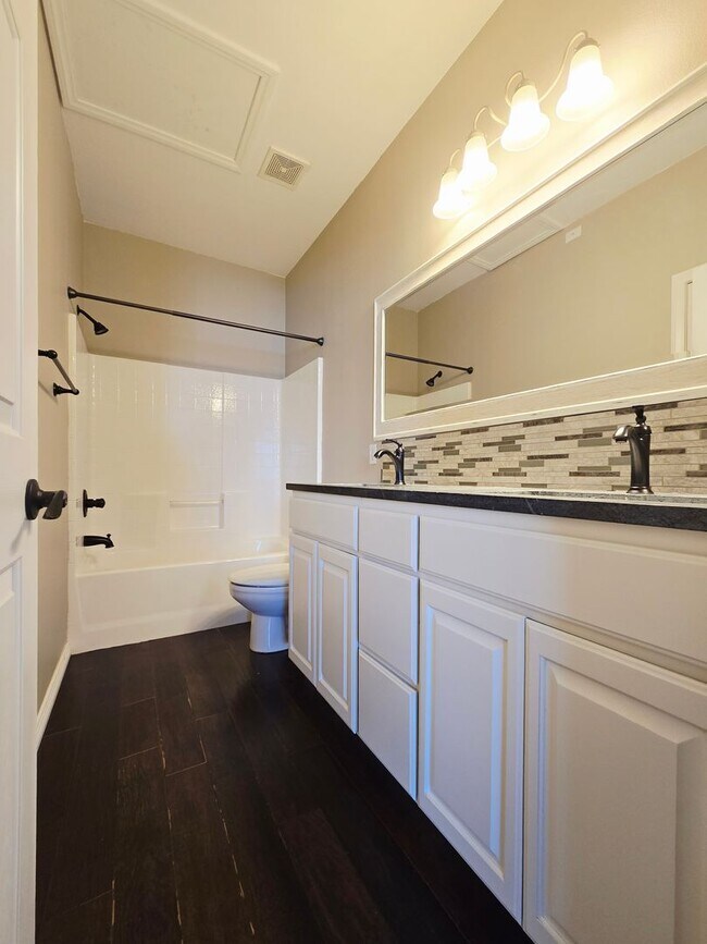 Building Photo - 3 BEDROOM & 2.5 BATH TOWNHOME LOCATED IN GREEN VALLEY  HENDERSON