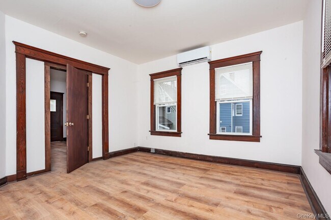 Building Photo - 1009 Hudson Ave