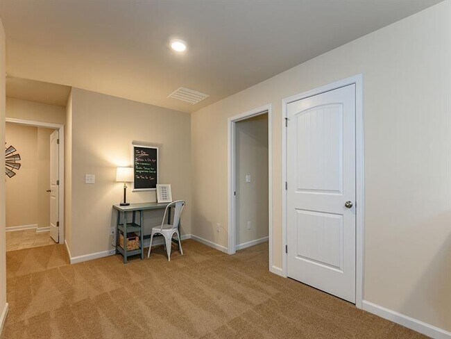 Building Photo - 151 Centennial Ridge Dr