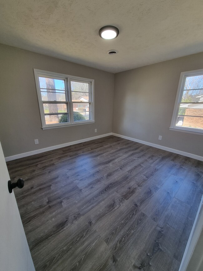 Building Photo - 967 Sanchez Dr